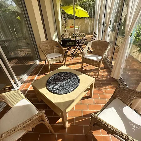 Grand T2 Avec Loggia Et Terrasse A Proximite Du Port De Mandrier Et Des Plages Apartman