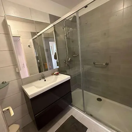 Grand T2 Avec Loggia Et Terrasse A Proximite Du Port De Mandrier Et Des Plages *