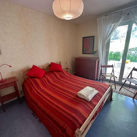 Grand T2 Avec Loggia Et Terrasse A Proximite Du Port De Mandrier Et Des Plages Apartman