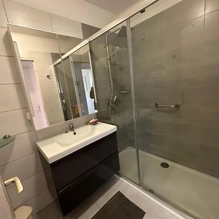 Grand T2 Avec Loggia Et Terrasse A Proximite Du Port De Mandrier Et Des Plages Apartman *